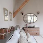 Palac Kamieniec Bed & Breakfast