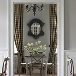 Palac Kamieniec Bed & Breakfast
