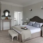 Palac Kamieniec Bed & Breakfast