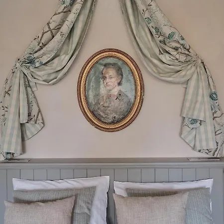 Palac Kamieniec B&B 폴라니카-즈루이