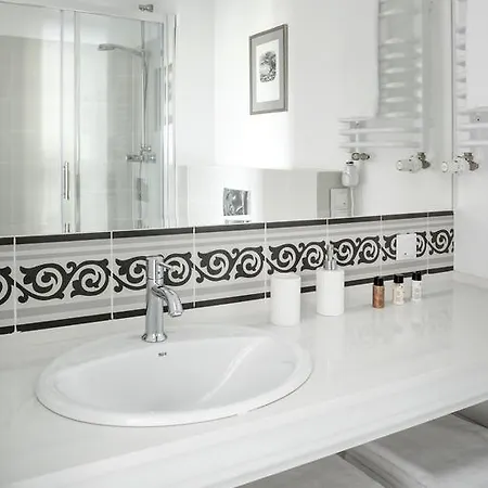 Palac Kamieniec 4*