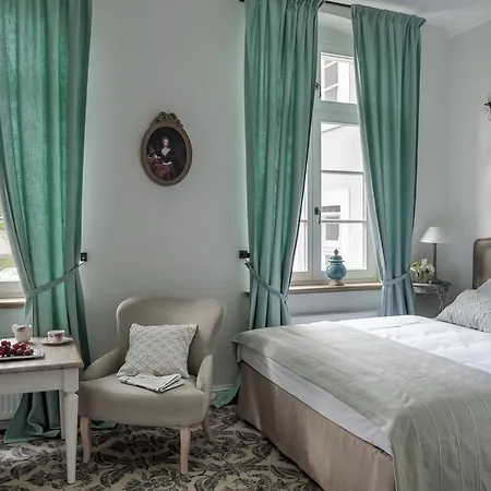 Palac Kamieniec B&B 폴라니카-즈루이