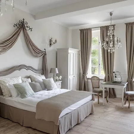 Palac Kamieniec Couette-café