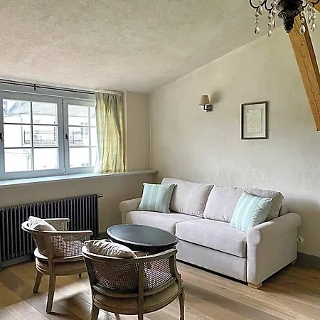 Palac Kamieniec 4*