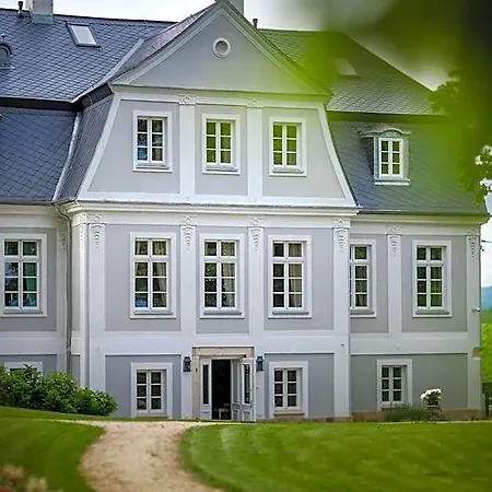Palac Kamieniec 4*