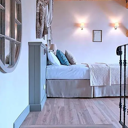 Bed & Breakfast Palac Kamieniec 4*