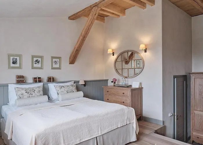 Palac Kamieniec Alojamento de Acomodação e Pequeno-almoço