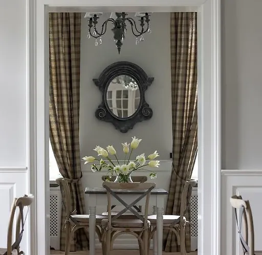 Palac Kamieniec Alojamento de Acomodação e Pequeno-almoço