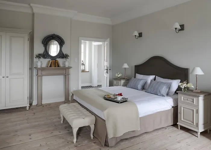 Palac Kamieniec Alojamento de Acomodação e Pequeno-almoço