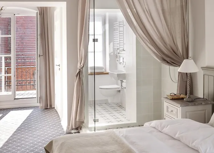 Palac Kamieniec Alojamento de Acomodação e Pequeno-almoço Polanica-Zdrój