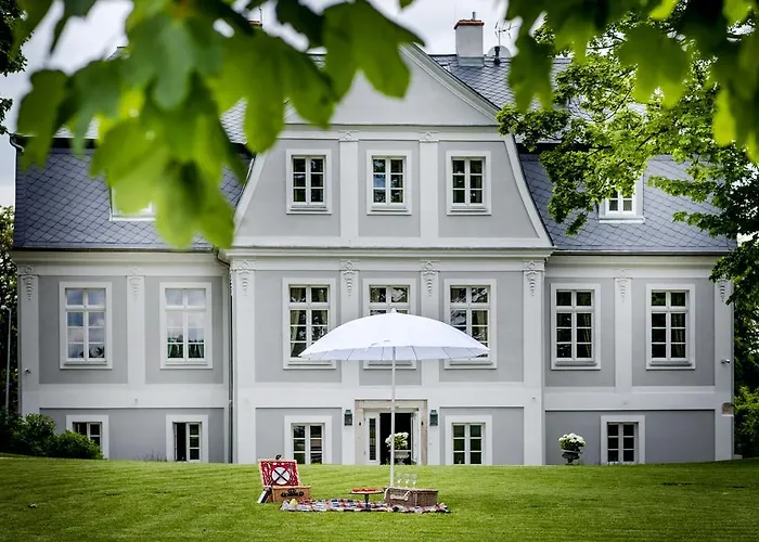 Palac Kamieniec Alojamento de Acomodação e Pequeno-almoço