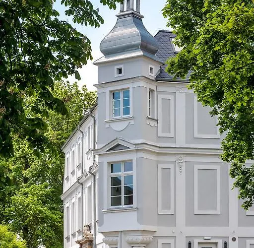 Palac Kamieniec Alojamento de Acomodação e Pequeno-almoço Polanica-Zdrój