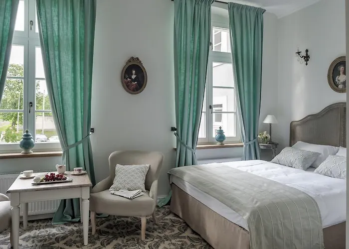 Palac Kamieniec Alojamento de Acomodação e Pequeno-almoço Polanica-Zdrój