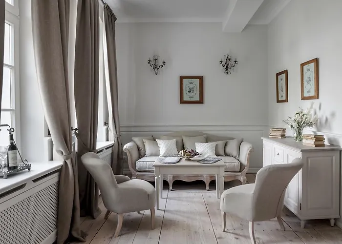 Palac Kamieniec Alojamento de Acomodação e Pequeno-almoço